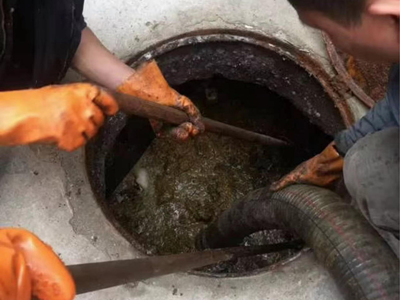 赣州清理化粪池时如何避免沼气的危害？